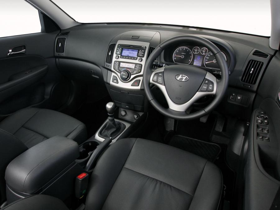  Hyundai i30 2010 года  (ZA) (фото 8 из 16)